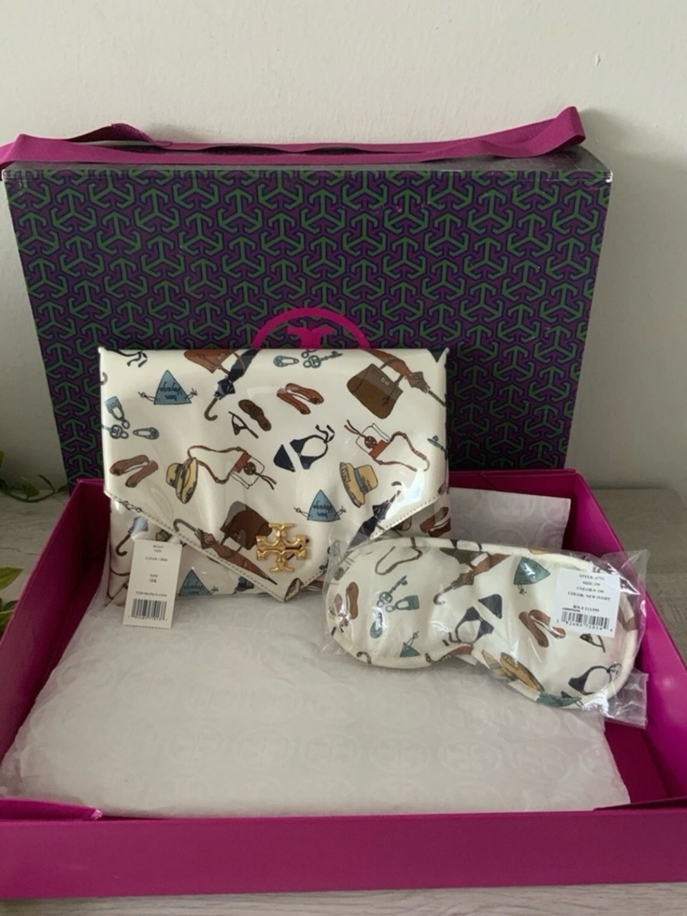 NWT W/GIFT BOX TORY BURCH BON VOYAGE CLUTCH + SILK SLEEP MASK LTD. ED.